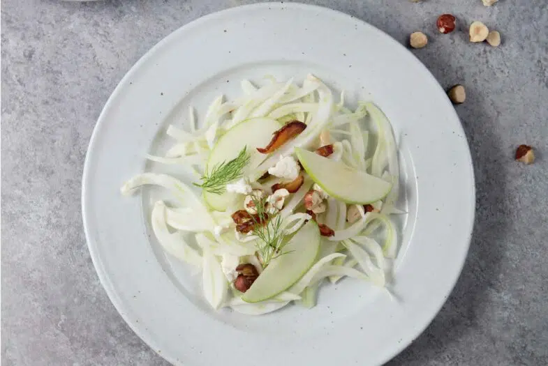 Salade de pomme verte au fenouil et aux noisettes