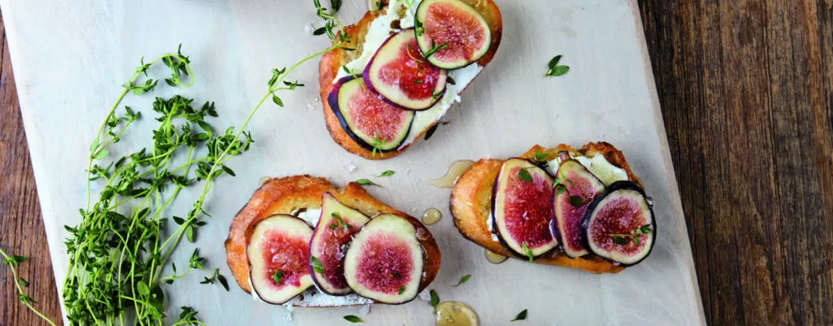 Crostini au chèvre, figues et thym