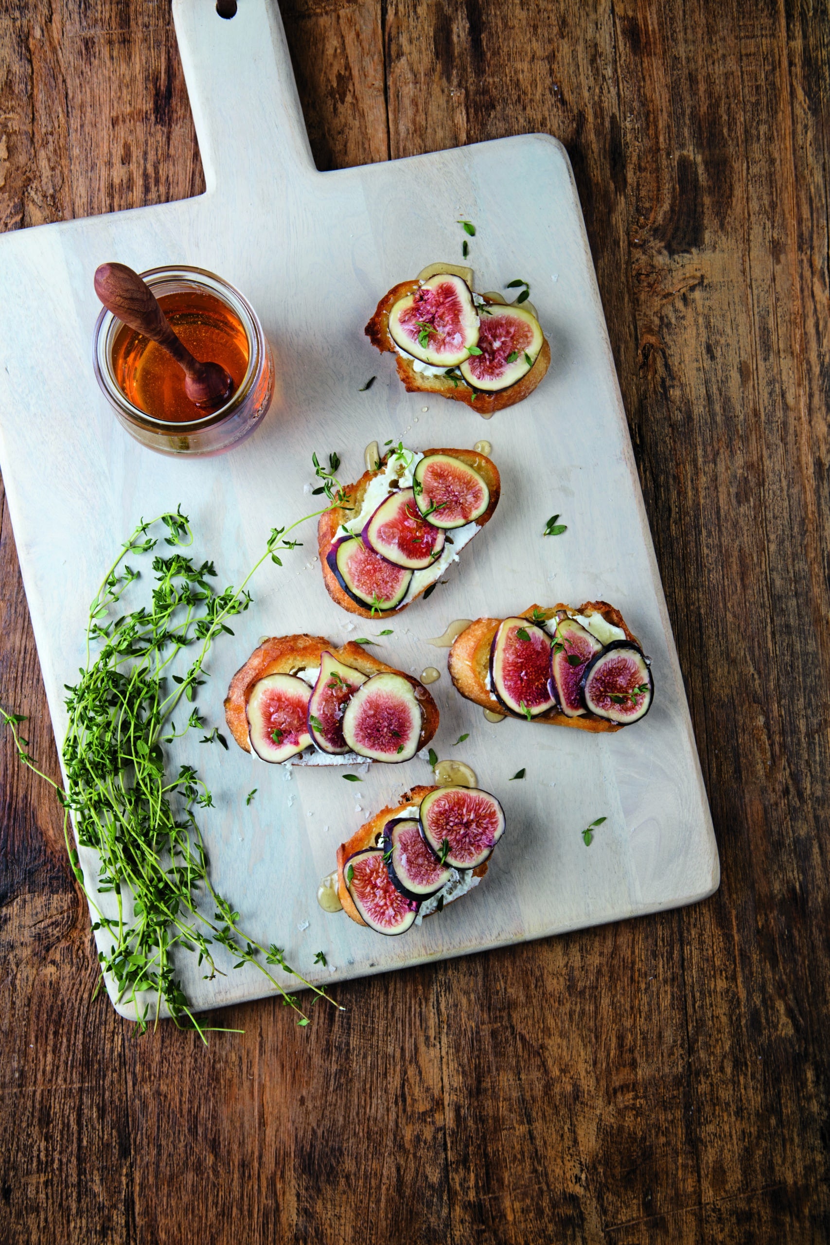 Crostini au chèvre, figues et thym