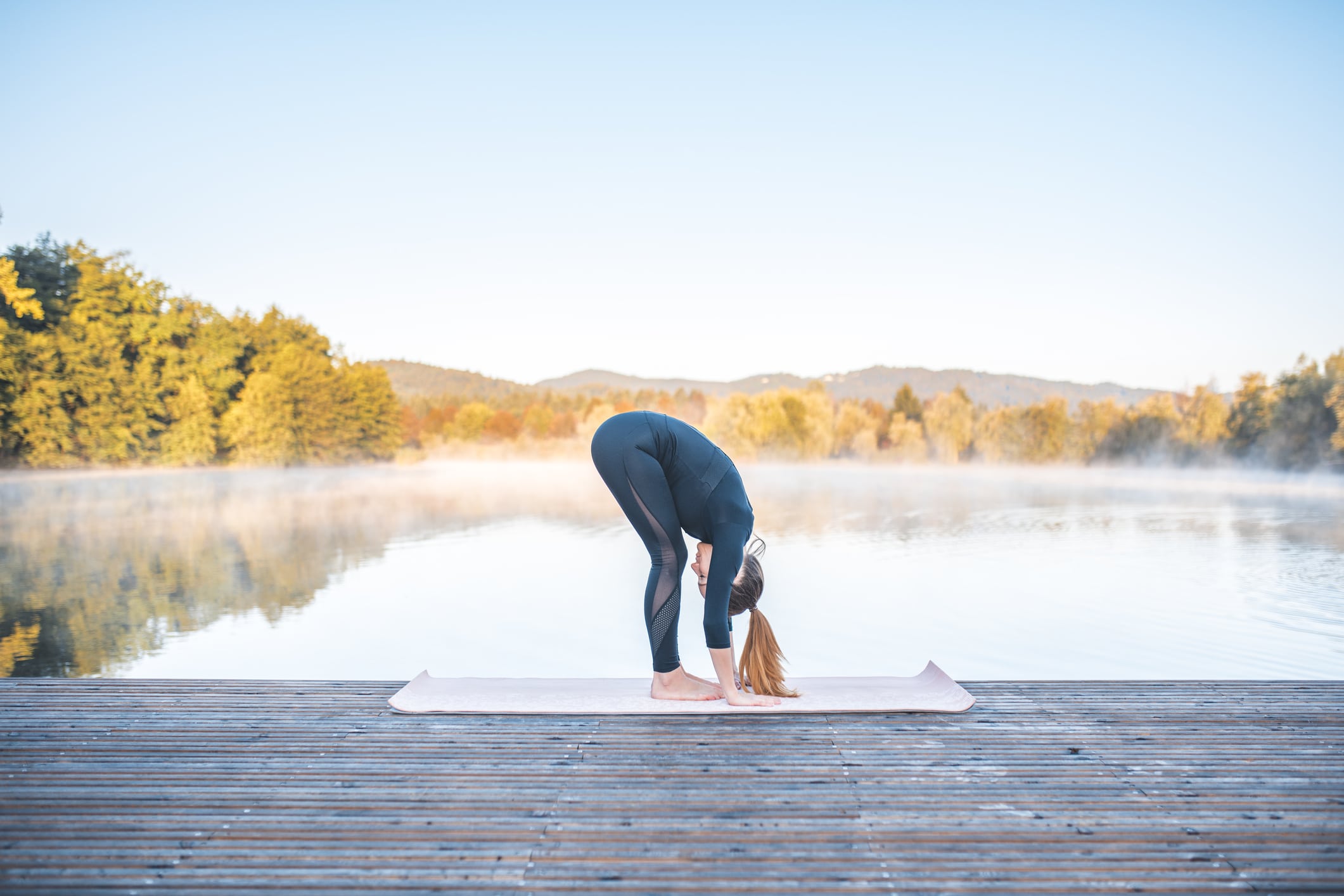 Yoga pose uttanasana-transit