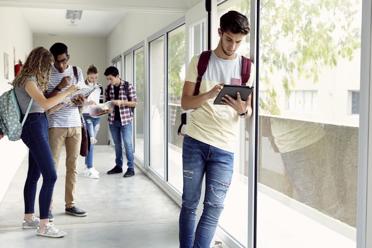 est-ce-que-le-numerique-ameliore-l-apprentissage-scolaire