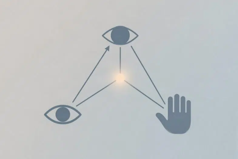 Trois éléments distincts qui convergent vers un même point, image du PIM